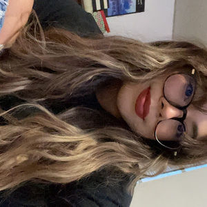 Meet your Posher, Daniela